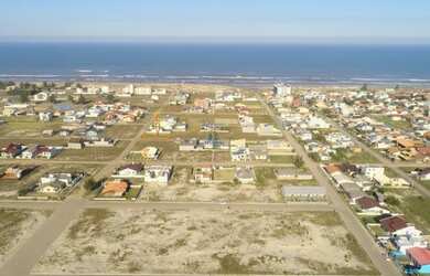 Imagem: O terreno está localizado em Balneário Gaivota, SC à venda