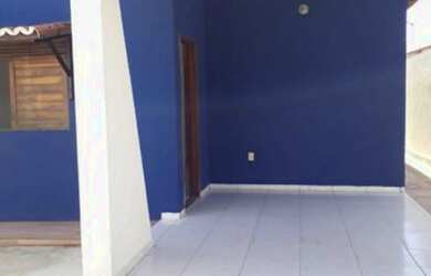 Imagem: A casa possui 3 Dormitórios, 1 Banheiro, 2 Vagas na garagem