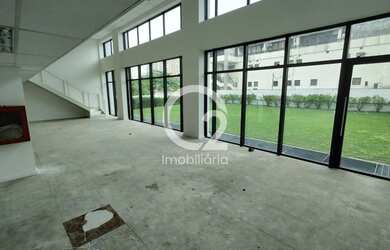 Imagem: O depósito possui 5 Vagas na garagem, 463m² de Área e está