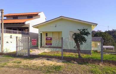 Imagem: A casa possui 2 Dormitórios, 1 Banheiro, 1 Vaga na garagem