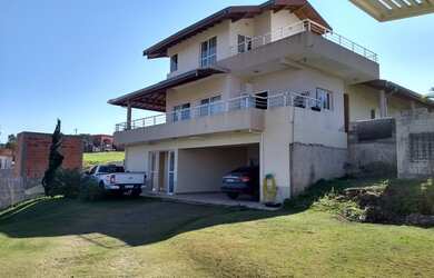 Imagem: A casa em condomínio possui 5 Dormitórios, 5 Banheiros, 5