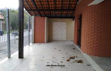 Imagem: A casa possui 2 Dormitórios, 2 Banheiros, 2 Vagas na garagem