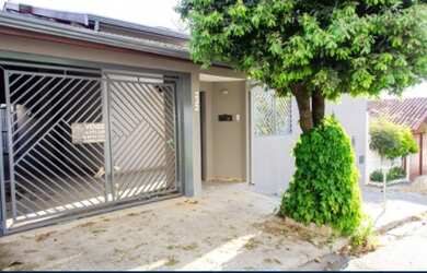 Imagem: A casa possui 3 Dormitórios, 4 Banheiros, 4 Vagas na garagem