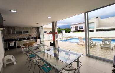 Imagem: A casa em condomínio possui 5 Dormitórios, 5 Banheiros, 4