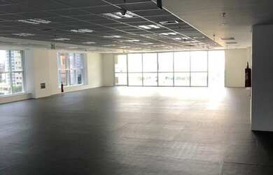 Imagem: O depósito possui 5 Vagas na garagem e 581m² de Área e está