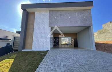 Imagem: A casa em condomínio possui 3 Dormitórios, 4 Banheiros, 4