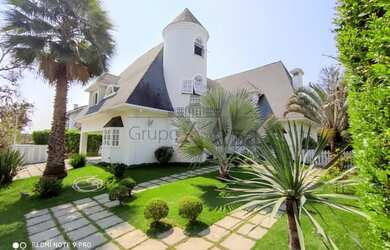 Imagem: A casa em condomínio possui 4 Dormitórios, 5 Banheiros, 5