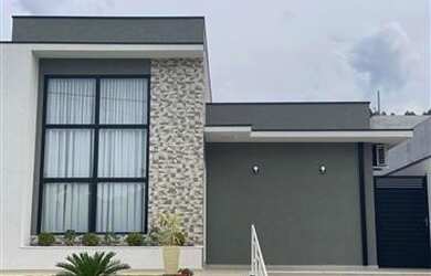 Imagem: A casa em condomínio possui 3 Dormitórios, 2 Banheiros, 2