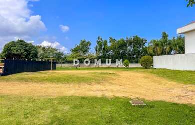 Imagem: O terreno possui 600m² de Área e está localizado em Barra