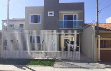 Imagem: A casa possui 4 Dormitórios, 2 Banheiros, 3 Vagas na garagem