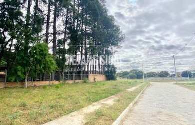 Imagem: O terreno possui 270m² de Área e está localizado em Laranjal