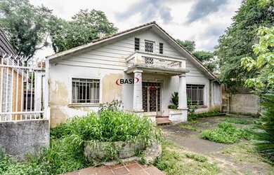 Imagem: O terreno possui 613m² de Área e está localizado em Batel