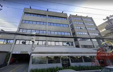 Imagem: O depósito possui 5 Vagas na garagem, 406m² de Área e está