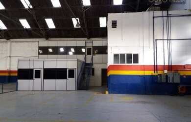 Imagem 4: Galpão área 2.598 m² consta. 2668 m² entrada por duas ruas energia...