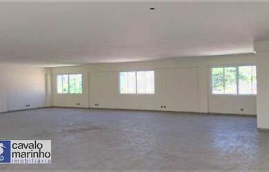 Imagem: O depósito possui 5 Vagas na garagem, 960m² de Área e está