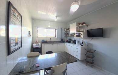 Imagem 10: Oportunidade para investidor ou família, ampla. 3 Casas mais 2 lojas