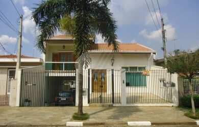 Imagem: A casa possui 4 Dormitórios, 3 Banheiros, 252m² de Área e