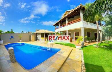 Imagem: A casa em condomínio possui 4 Dormitórios, 4 Banheiros, 389m²