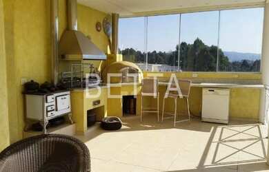 Imagem: A casa em condomínio à venda possui 4 Dormitórios, 5 Banheiros