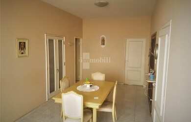 Imagem 8: Pacaembu Excelente local. 250m² de Área, 4 Vagas na garageme3 Dormitórios