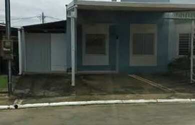 Imagem: A casa em condomínio possui 2 Dormitórios, 1 Banheiro, 2 Vagas