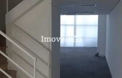 Imagem: O depósito possui 4 Vagas na garagem, 195m² de Área e está