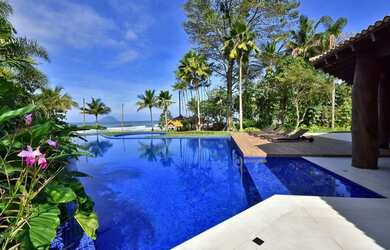 Imagem: A casa possui 5 Dormitórios, 5 Banheiros, 4 Vagas na garagem