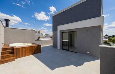 Imagem: A casa possui 3 Dormitórios, 5 Banheiros, 3 Vagas na garagem