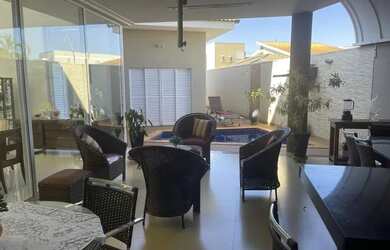 Imagem: A casa em condomínio possui 3 Dormitórios, 4 Banheiros, 2