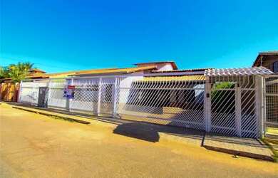 Imagem: A casa possui 5 Dormitórios, 5 Banheiros, 5 Vagas na garagem