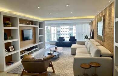 Imagem: O apartamento possui 4 Dormitórios, 3 Banheiros, 4 Vagas na