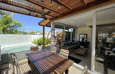 Imagem: A casa em condomínio possui 4 Dormitórios, 4 Banheiros, 3