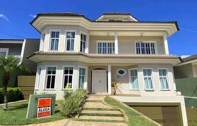 Imagem: A casa possui 5 Dormitórios, 5 Banheiros, 4 Vagas na garagem