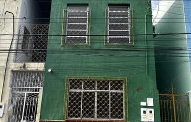 Imagem: A casa possui 4 Dormitórios, 2 Banheiros e 194m² de Área