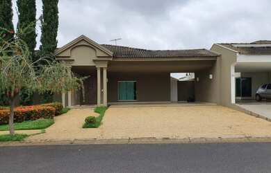 Imagem: A casa em condomínio possui 3 Dormitórios, 3 Banheiros, 4