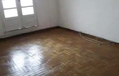 Imagem: O apartamento possui 3 Dormitórios e 1 Banheiro e está localizado