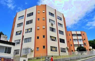 Imagem: A kitnet possui 1 Dormitório, 1 Banheiro, 1 Vaga na garagem