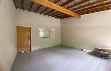 Imagem: A casa possui 2 Dormitórios, 2 Banheiros, 1 Vaga na garagem