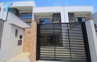 Imagem: A casa possui 3 Dormitórios, 4 Banheiros, 2 Vagas na garagem