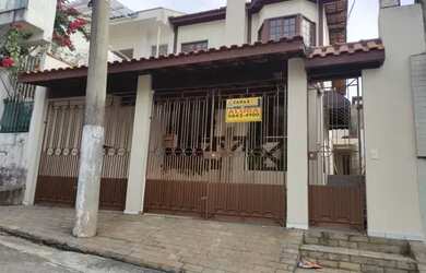 Imagem: A casa possui 3 Dormitórios, 3 Banheiros, 2 Vagas na garagem