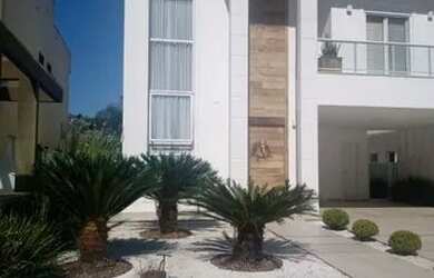 Imagem: A casa em condomínio possui 3 Dormitórios, 4 Banheiros, 4