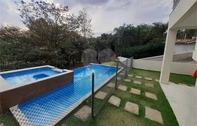 Imagem: A casa em condomínio possui 4 Dormitórios, 5 Banheiros, 4