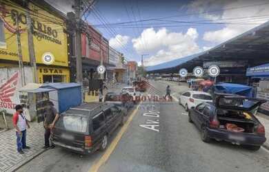 Imagem: O depósito possui 3 Vagas na garagem, 228m² de Área e está