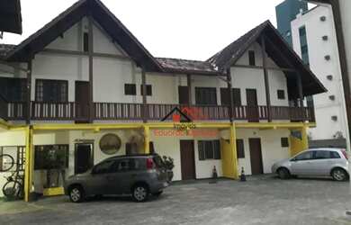 Imagem: A casa possui 1 Dormitório, 1 Banheiro, 1 Vaga na garagem