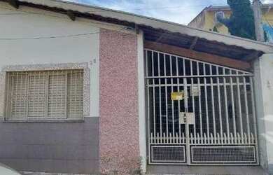 Imagem: A casa possui 3 Dormitórios, 1 Banheiro, 2 Vagas na garagem