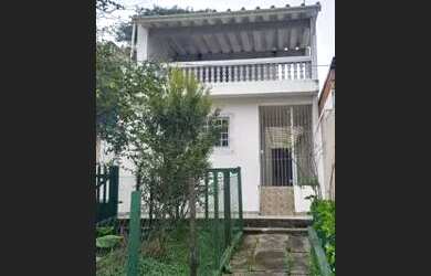 Imagem: A casa possui 2 Dormitórios, 2 Banheiros, 4 Vagas na garagem