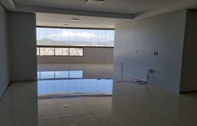 Imagem: O apartamento possui 4 Dormitórios, 1 Banheiro, 3 Vagas na