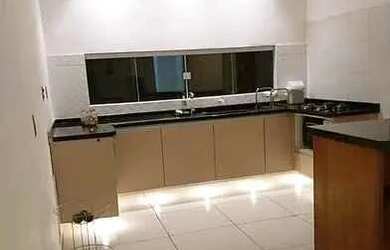 Imagem: A casa possui 3 Dormitórios, 2 Banheiros e está localizado