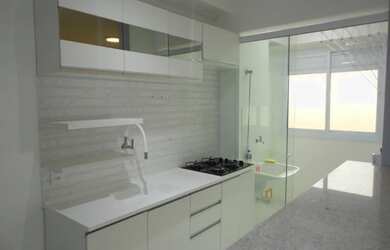 Imagem: O apartamento possui 2 Dormitórios, 1 Banheiro, 1 Vaga na garagem