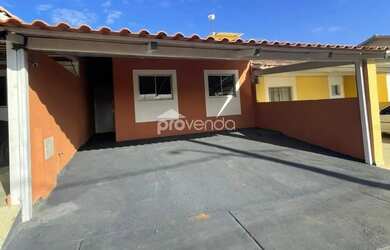 Imagem: A casa possui 2 Dormitórios, 1 Banheiro, 1 Vaga na garagem